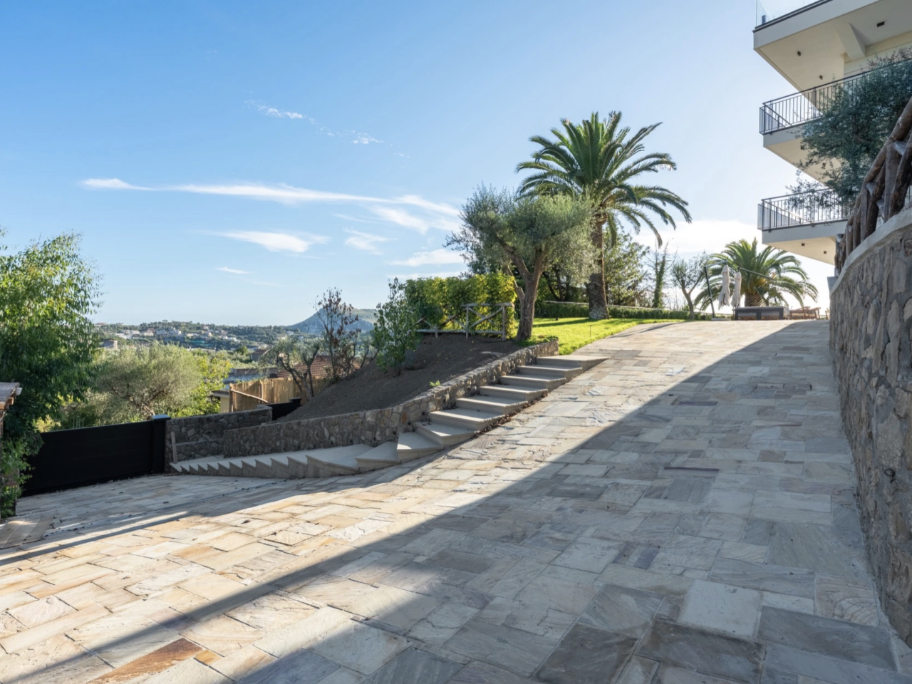 SORRENTO LUXURY S.R.L