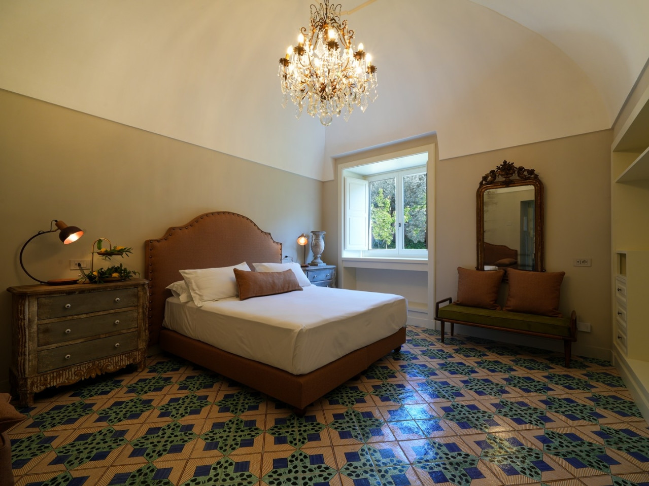 SORRENTO LUXURY S.R.L