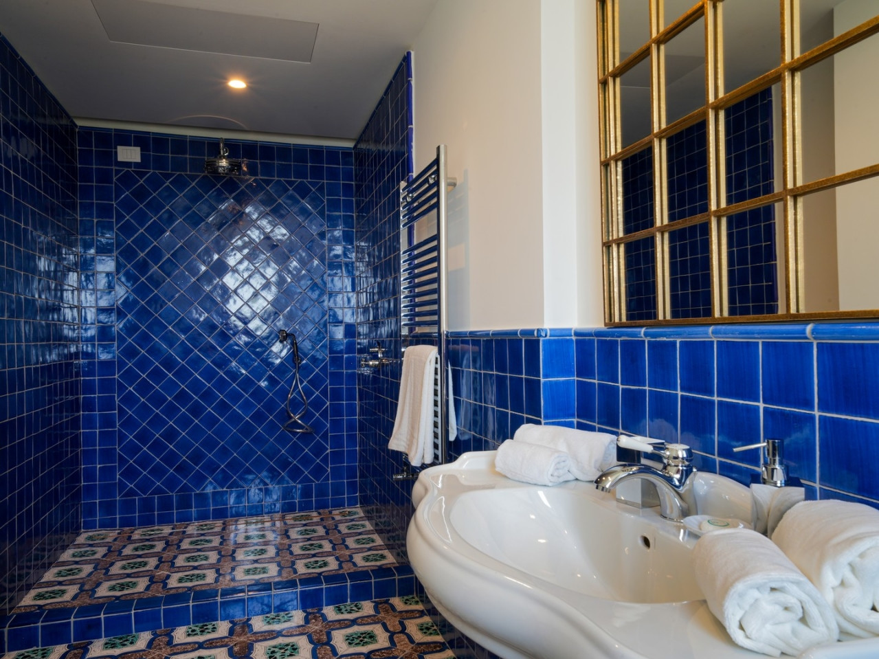 SORRENTO LUXURY S.R.L