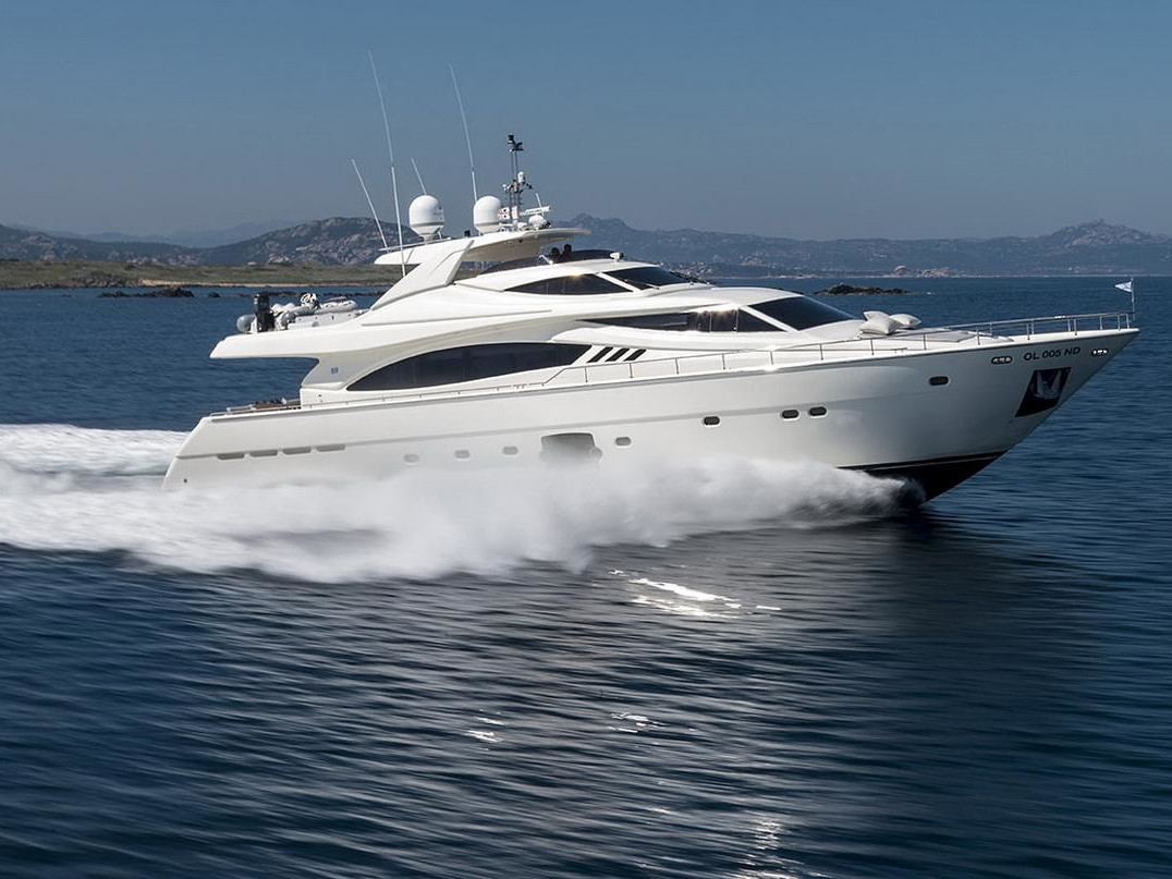 Ferretti 881