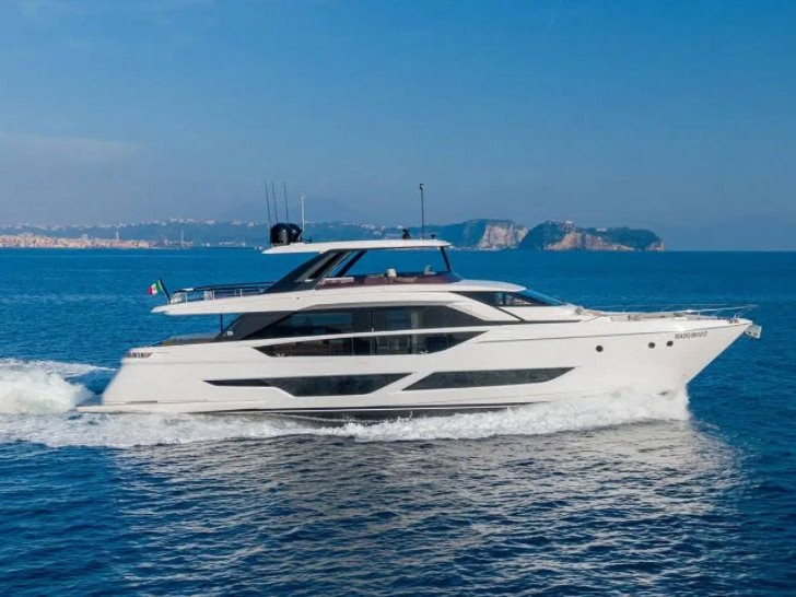 Ferretti 860